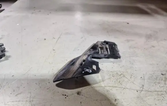 Volvo V50 Headlight/headlamp mounting bracket