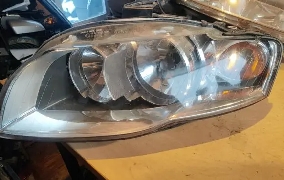 Audi A4 S4 B7 8E 8H Headlight/headlamp 8E0941003AK 0301219601