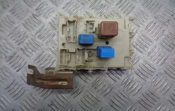 Nissan Almera N16 Fuse box cover 243505M310