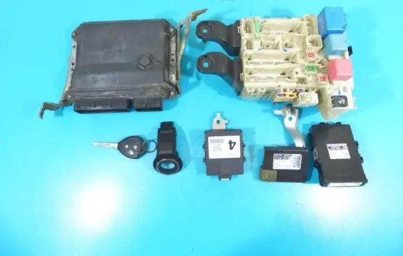 Toyota Avensis T270 Engine control unit/module ECU 89661-05D20 IMPRK1199305