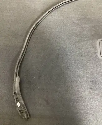 Audi e-tron Rubber seal rear door 4M8839717C