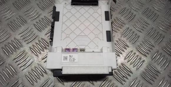 Lexus RX V Fuse module 63571959
