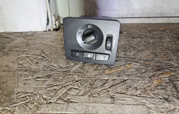 Volvo V50 Light switch 30669735 04W45T