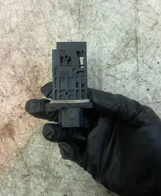 Renault Master III Mass air flow meter 052013366