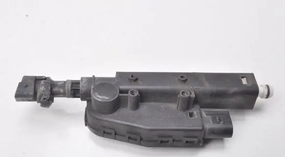 Volvo V70 Headlight washer pump 30663580