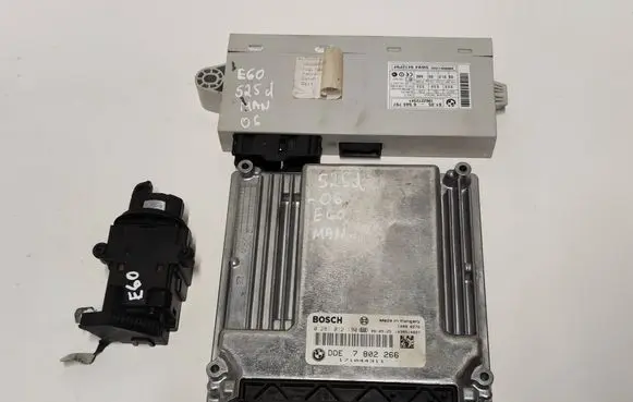 BMW 5 E60 E61 Engine control unit/module 0281012190 171044311 7802266