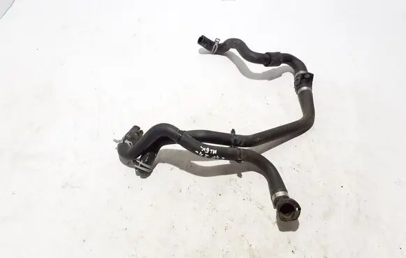 Volvo C40 Engine coolant pipe/hose 32411255