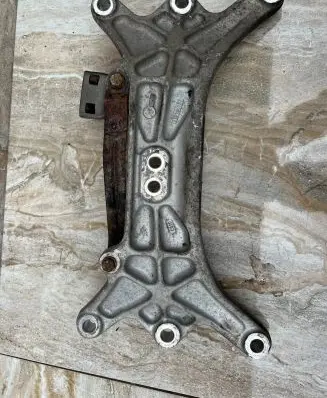 Maserati Ghibli Gearbox mounting bracket 670001738