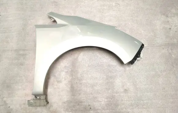 Nissan Leaf II (ZE1) Fender