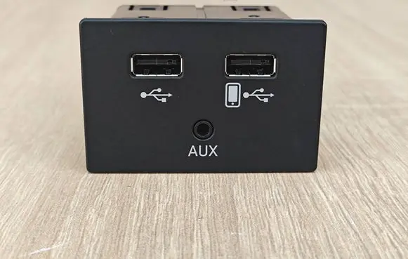 Audi A6 S6 C7 4G AUX in-socket connector 4G0035736