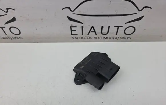 Mercedes-Benz S W221 Glow plug pre-heat relay 0522140709 GSE114 E2110021048