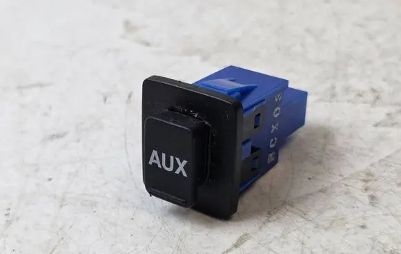 Honda CR-V AUX in-socket connector M46574
