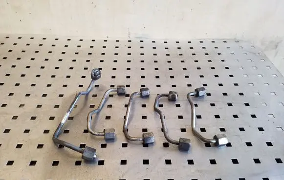 KIA Sorento Fuel injector supply line/pipe 