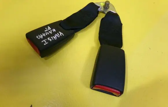 Toyota Yaris Rear seatbelt buckle 011203 8409