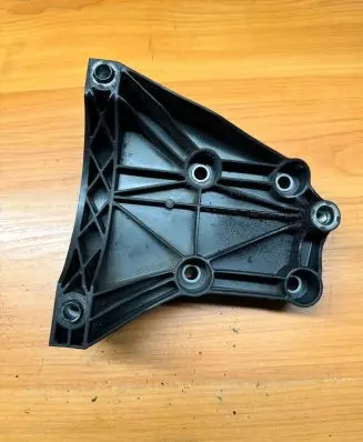 BMW 5 E60 E61 A/C compressor mount bracket 7792202 52704510