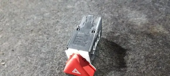 Volkswagen Touran I Hazard light switch 1t0953509