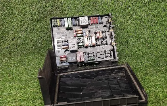 Volkswagen PASSAT CC Fuse module 1K0937124Q