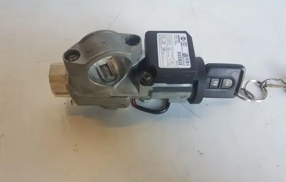 Nissan X-Trail T30 Ignition lock 28590C9902