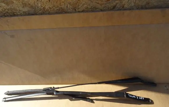 Volkswagen Tiguan Front wiper blade arm 5NB955410