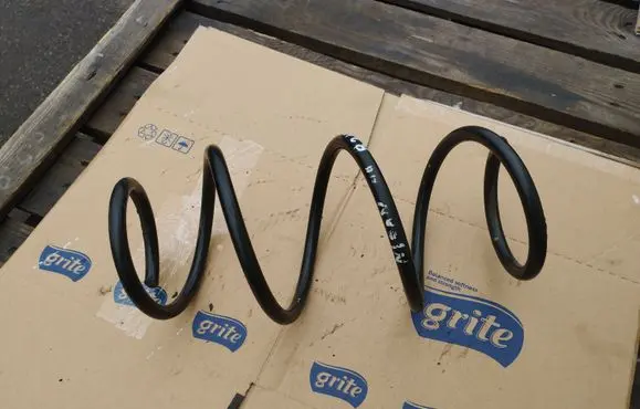 Nissan Note (E11) Rear coil spring