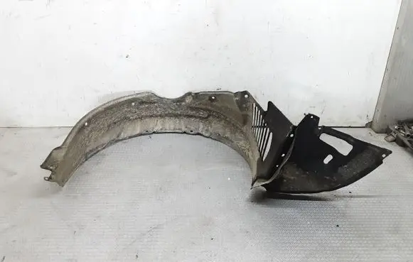 Front wheel arch liner splash guards