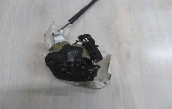 KIA Magentis Rear door lock 18686
