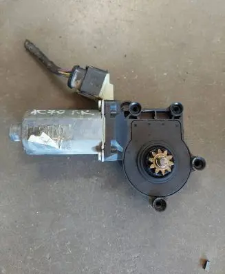 Volvo XC70 Front door window regulator motor 0130821760