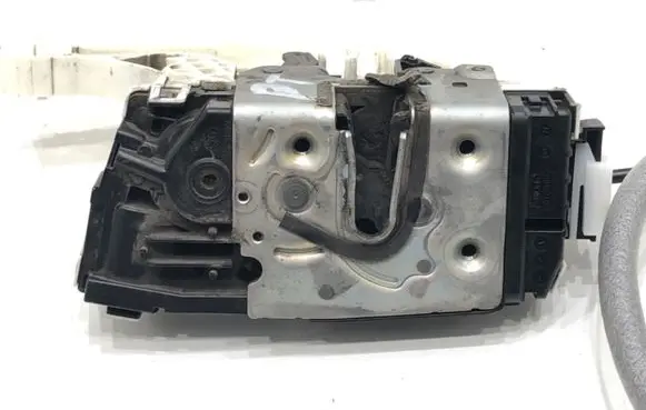Man TGE 1gen Rear door lock 7C0843014C