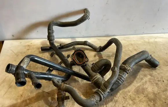 Engine coolant pipe/hose