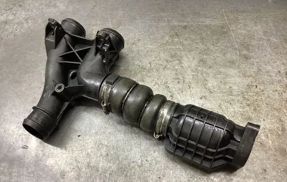 Intercooler hose/pipe