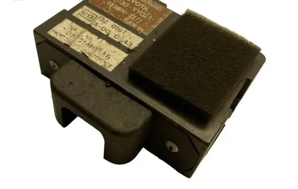 Toyota Avensis T220 Alarm control unit/module 89730YY021