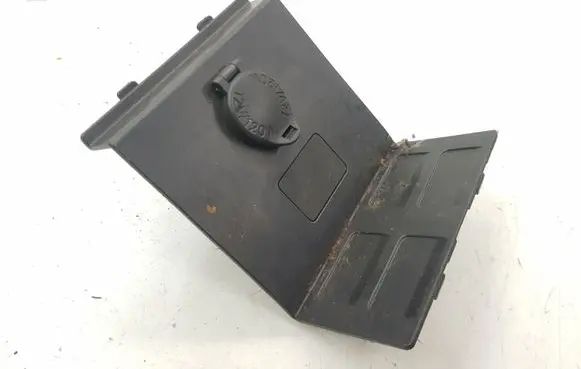 Toyota RAV 4 (XA30) 12 V Socket (front) 5891542010