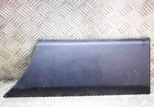 Rear fender molding trim