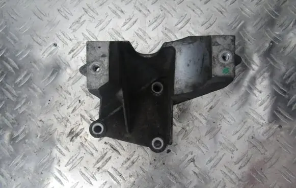 Peugeot 307 Engine mounting bracket 9638770480
