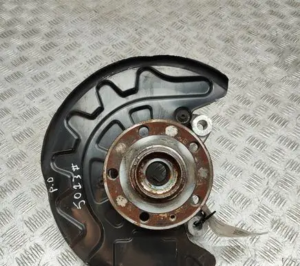 Volkswagen PASSAT B8 Front wheel hub 5Q0407258A