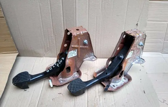 Skoda Octavia Mk2 (1Z) Brake pedal 1K1721057AL