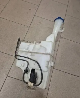 Hyundai i30 Windshield washer fluid reservoir/tank 98610G4000