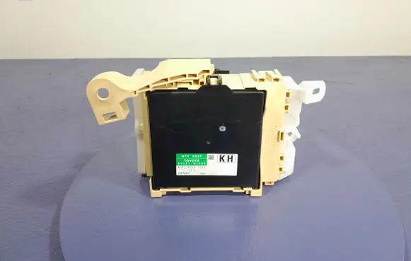 Toyota Auris E180 Fuse box set 82730-12X81