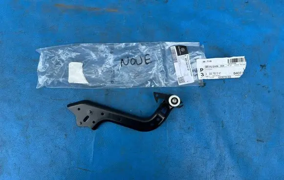Mercedes-Benz Sprinter W906 Sliding door middle rail A0007630147