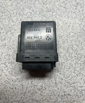 BMW 5 E39 Glow plug pre-heat relay 2246919