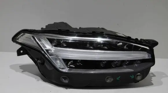 Volvo XC90 Headlight/headlamp 31655808 89915300 2007032842