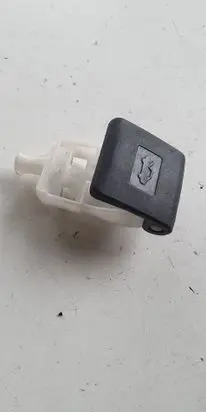 Toyota Auris E180 Engine bonnet (hood) release handle