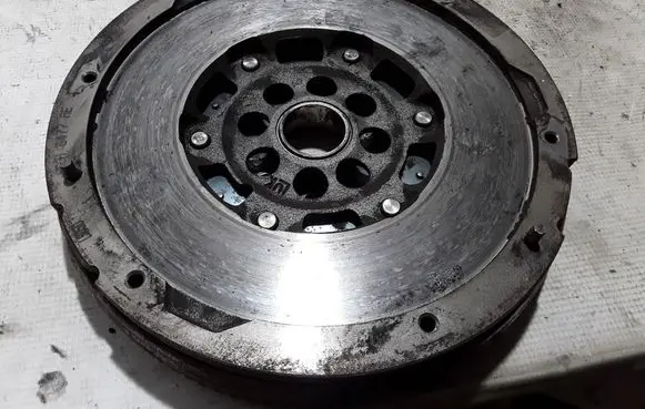 Ford Kuga II Dual mass flywheel AG916477AE