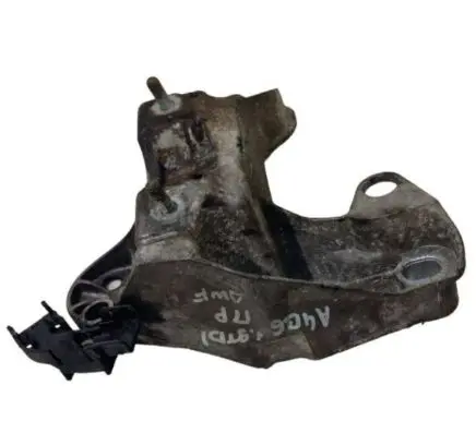 Audi A4 S4 B6 8E 8H Engine mounting bracket 8E0199352