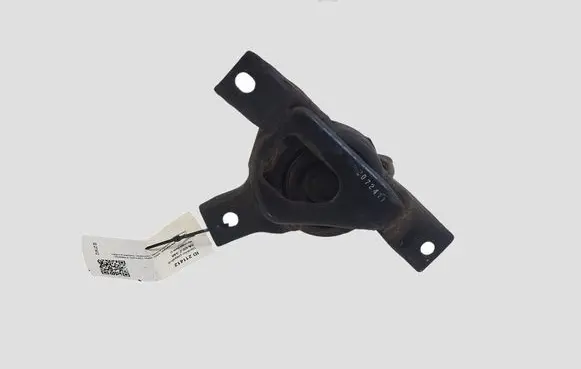 Hyundai Getz Engine mount bracket