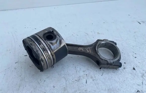 Toyota Avensis T270 Piston with connecting rod 9LA 07397