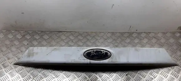 Ford Focus Tailgate trim 