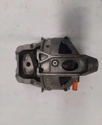 Audi A7 S7 4K8 Engine mount bracket 4M0199372EK
