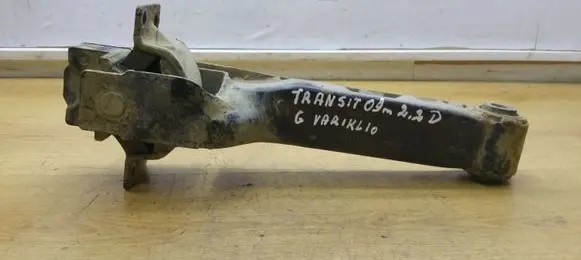 Engine mount bracket