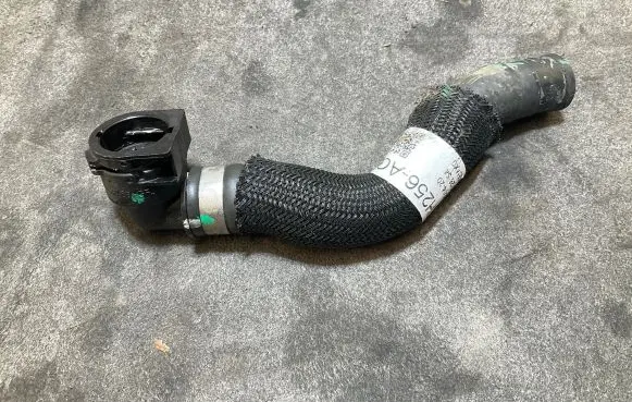 Land Rover Evoque II Engine coolant pipe/hose L8D27H256AC